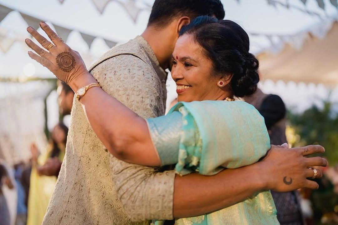 KL Rahul's Mother Image